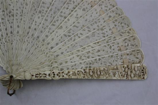 A Chinese export ivory card case and a similar brise fan, 19th century, 11.5cm & 20cm, losses